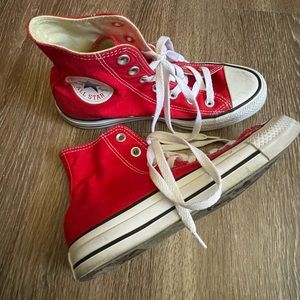 Converse Chuck Taylor All Star Classic in Red, Womens 6.5
